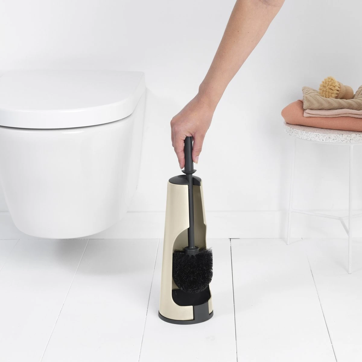 Brabantia ReNew WC Borstel - Met Houder - Soft Beige 5 Brabantia ReNew WC Borstel - Met Houder - Soft Beige - Afbeelding 3