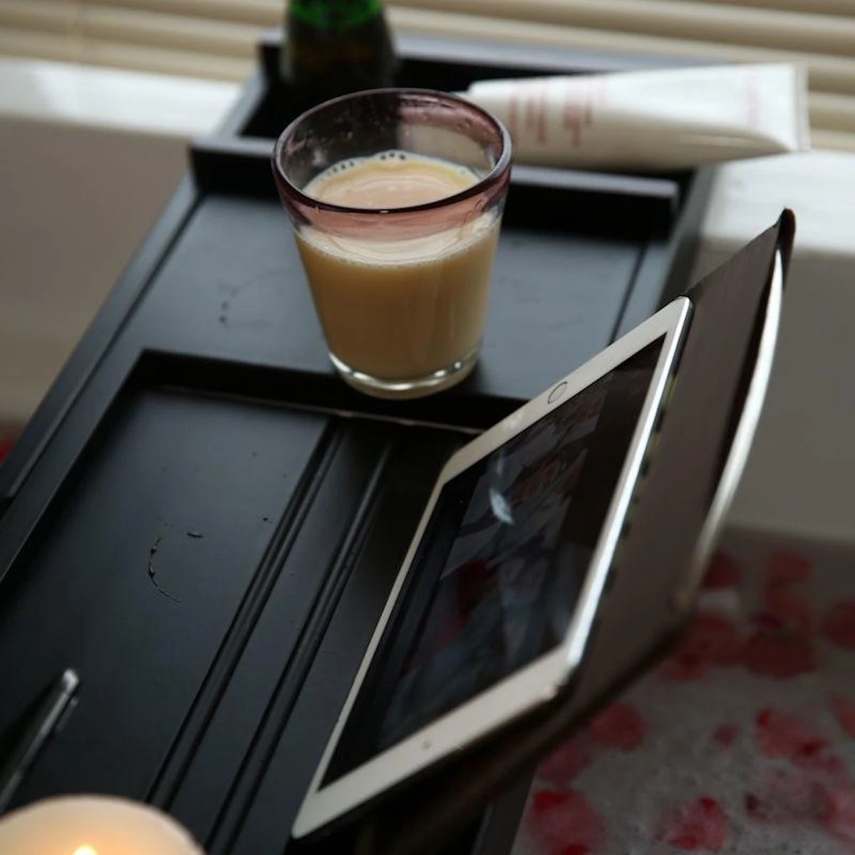 Merkloos Decopatent® Badplank - Uitschuifbaar 75 -> 110 Cm - Verstelbaar Bamboe Badrekje Voor In Bad - Boekenhouder - Tablethouder - Zwart 10 Merkloos Decopatent® Badplank - Uitschuifbaar 75 -> 110 Cm - Verstelbaar Bamboe Badrekje Voor In Bad - Boekenhouder - Tablethouder - Zwart - Afbeelding 9