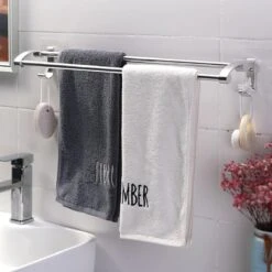 Merkloos Decopatent® Dubbele Handdoekrek - Handdoekhouder 2 Haken - Badkamer - Keuken - Zonder Boren - Handdoekenstang - Handdoekenrek -Merkloos Shop 1200x1200 531