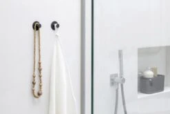 Brabantia ReNew Handdoekhaakjes - 2 Stuks - Dark Grey -Merkloos Shop 1200x800 20