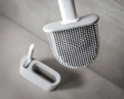 Lopoleis WC Borstel – Toiletborstel – Gesloten Bodem – WC Borstel Met Randreiniger – Siliconen – Grijs – WC Borstel Met Houder – Vrijstaand – Hangend – WC Borstel En Houder 13 Lopoleis WC Borstel – Toiletborstel – Gesloten Bodem – WC Borstel Met Randreiniger – Siliconen – Grijs – WC Borstel Met Houder – Vrijstaand – Hangend – WC Borstel En Houder -Merkloos Shop 1200x959