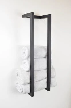 LOFT42 Wandhanddoekenrek Small - Zwart - Metaal - 67x20x15 13 LOFT42 Wandhanddoekenrek Small - Zwart - Metaal - 67x20x15 -Merkloos Shop 799x1200 3