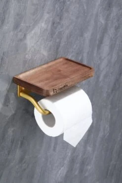 Lopoleis WC Rolhouder – Luxe Toiletrolhouder Walnoothout – Goud – Zelfklevend – WC Rolhouder Zonder Boren – Toiletrolhouder Met Plankje – WC Rolhouder Goud – Badkamer Accessoires -Merkloos Shop 800x1200 7