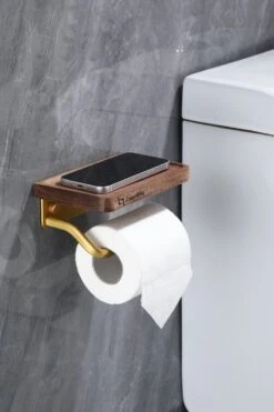 Lopoleis WC Rolhouder – Luxe Toiletrolhouder Walnoothout – Goud – Zelfklevend – WC Rolhouder Zonder Boren – Toiletrolhouder Met Plankje – WC Rolhouder Goud – Badkamer Accessoires -Merkloos Shop 800x1200 8